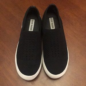 Steve Madden black slip ons